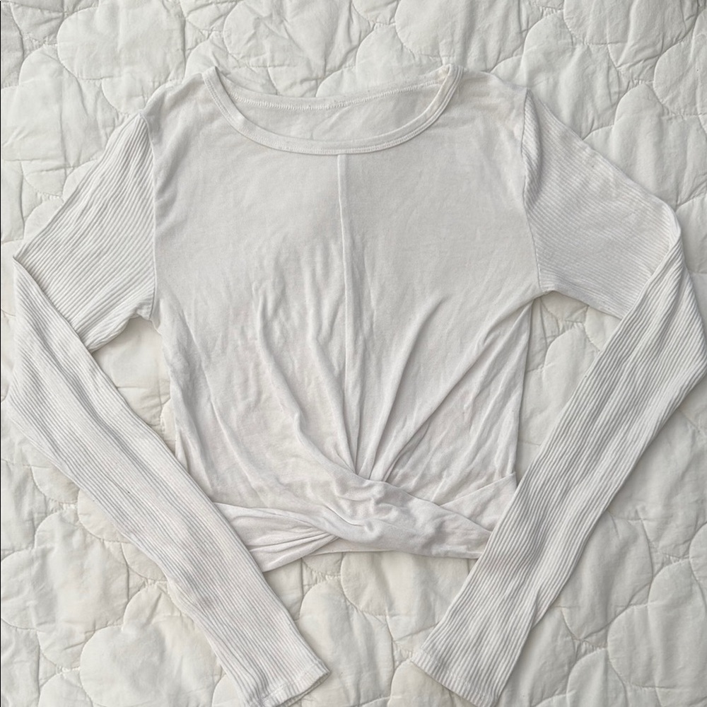 ALO Yoga White Covet Long Sleeve